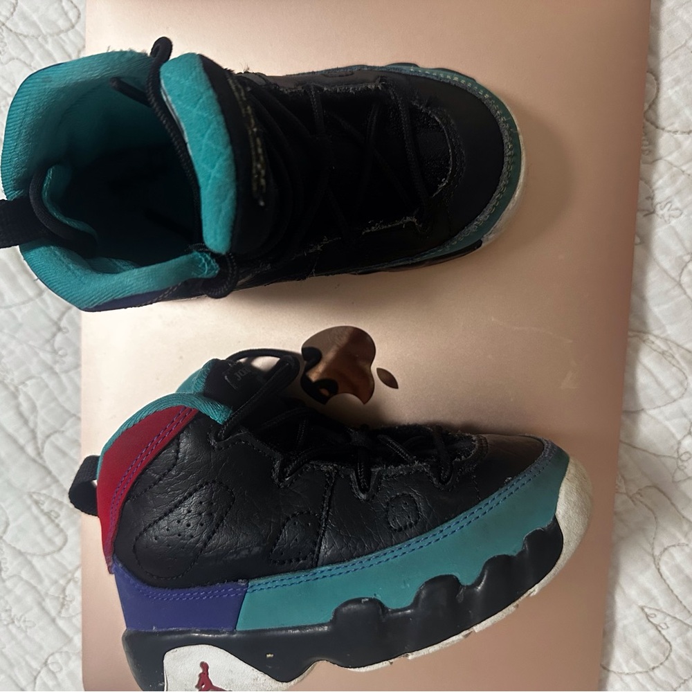 Jordan Black and Teal Sneakers upman size 8c